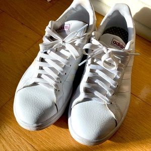 Women’s size 7 Adidas Grand Court 2.0 Tennis Shoe in EUC
